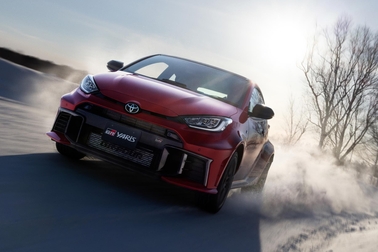 RZ“High performance”（6MT・4WD）